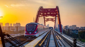 賽思x金義東市域軌道交通｜國內首列市域B型車開通試乘，賽思助力1588時鐘服務器
